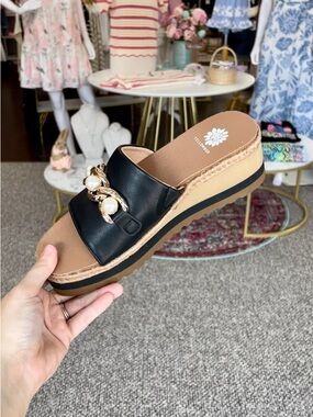 Adelfia Wedge Sandal